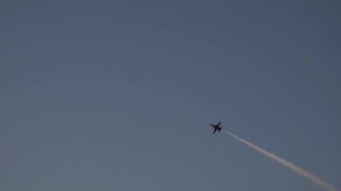 Türk Hava Kuvvetleri akrobasi ekipleri gökyüzünde zorlu hava gösterileri gerçekleå ti.