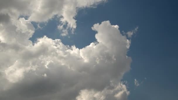 Nuages Pluie Cumulus Lumineux Déplaçant Sur Ciel — Video