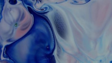 Renkli Kaos Mürekkebi Sıvı Türbülans Hareketinde Yayıldı 