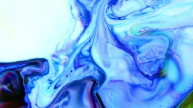 Renkli Kaos Mürekkebi Sıvı Türbülans Hareketinde Yayıldı 