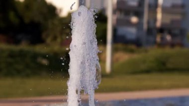 Çeşme Su Damlacıkları Görüntüsü.