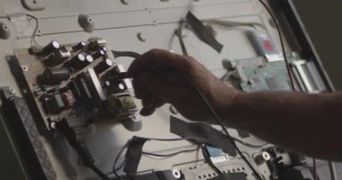 Elektronik Mekanik Hatalı Lcd Televizyon Paneli Denetimi.