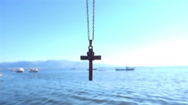 Hıristiyan Haçı ve Deniz Görüntüleri.