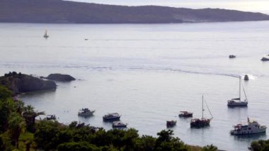 Denizde Yüzen Seyahat Tekneleri.