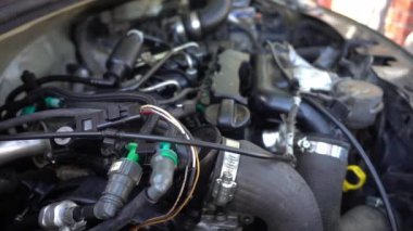Bir Araba Motorunun Parçaları Görüntüsü.