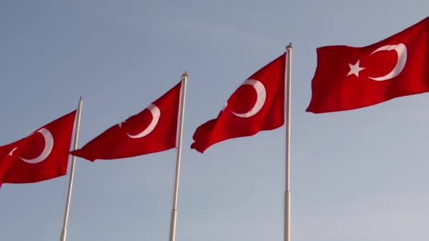 Bandeiras Turcas Acenando Com Vento Fundo Céu Símbolo Nacional Turquia — Vídeo de Stock