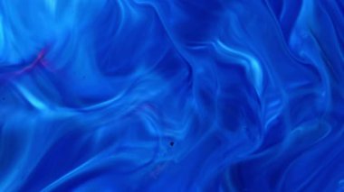 Bu video, yavaş çekimde yayılan koyu renkli boya karışımının aşırı yakın çekim görüntülerini içeriyor. Hareket grafiklerinde bileşik element olarak ve özel görsel efektlerde organik arka plan olarak kullanılabilir.