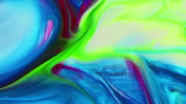 Bu stok videosu, yüzeyde yavaş çekimde yayılan renkli sıvı boya karışımının görsel efektler için organik arka plan olarak kullanılabilecek aşırı yakın çekim görüntülerini içeriyor.