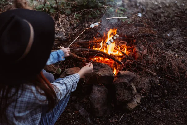 Mother Daughter Roast Marshmallow Candies Campfire Forest Spring Autumn Camping — Stock Photo, Image