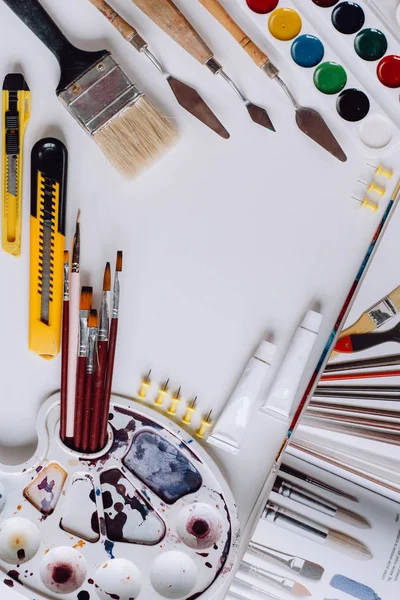 Vuelta Escuela Artículos Para Escuela Arte Una Mesa Madera Blanca —  Fotos de Stock