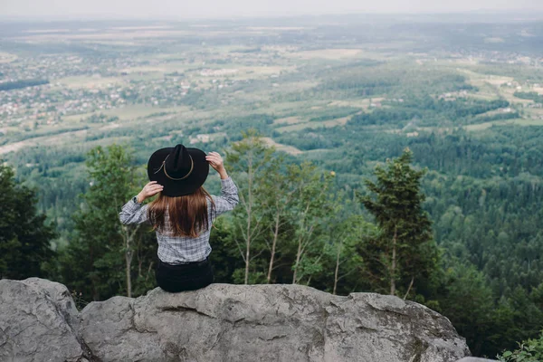 Woman Traveler Enjoying Nature Top Mountain Concept Adventure Active Vacations — Stock Photo, Image
