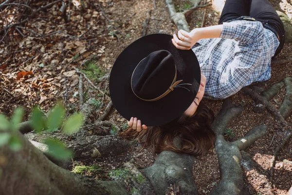 Woman Traveler Resting Woods Enjoying Nature Top Mountain Concept Adventure — Stock Photo, Image