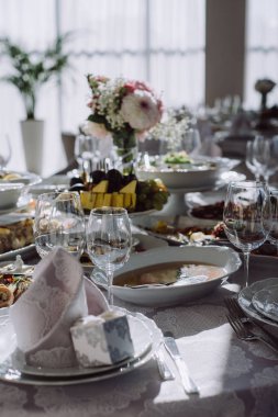 Düğün ya da diğer Festival tablo farklı yemekler ile.