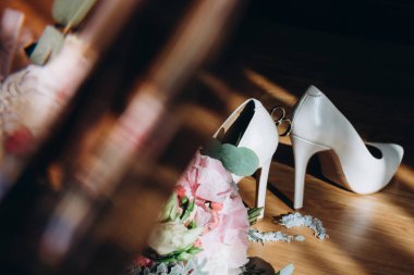 Buket ve aksesuarları, gelin. Düğün detayları. Düğün Aksesuarları.