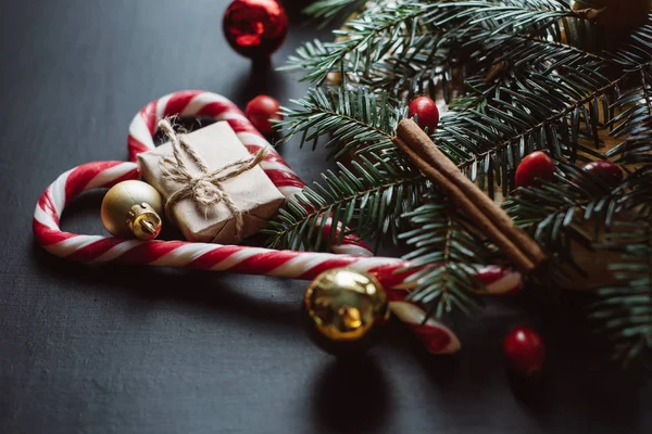Noel Şenlikli Dekorasyon Şeker Koyu Arka Plan Üzerinde Arka Plan — Stok fotoğraf