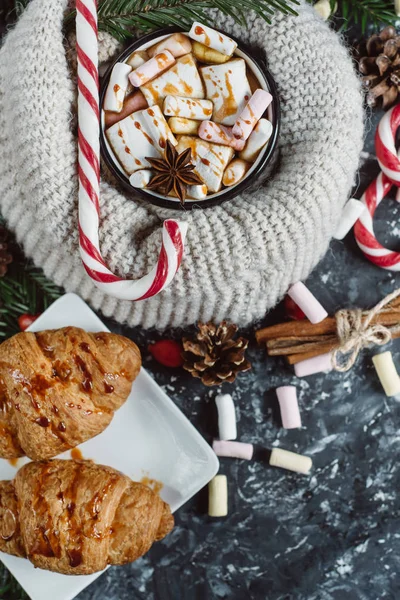 Χειμώνα Ζεστό Ρόφημα Σοκολάτα Κακάο Marshmallow Μπισκότα Καραμέλες Σκούρο Φόντο — Φωτογραφία Αρχείου