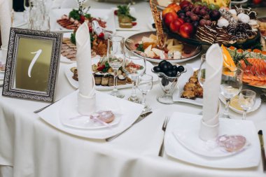 Düğün ya da diğer Festival tablo farklı yemekler ile