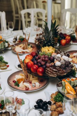 Düğün ya da diğer Festival tablo farklı yemekler ile