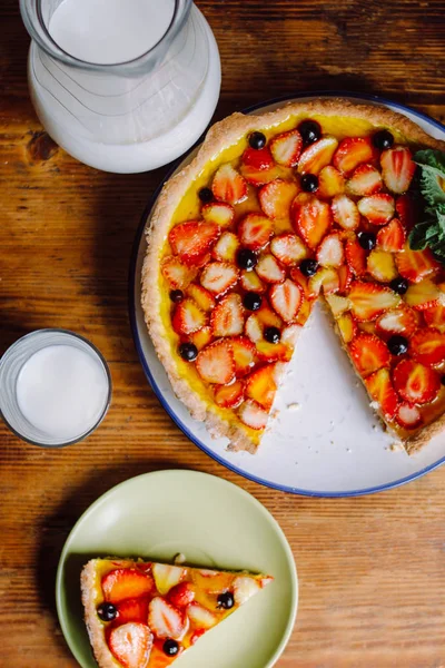 Torte Fatte Casa Con Marmellata Bicchiere Latte Tavolo Legno Vintage — Foto Stock