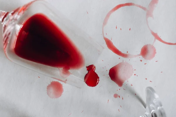 Glazen Gemorste Rode Wijn Witte Achtergrond Kopie Ruimte Wijn Degustatie — Stockfoto