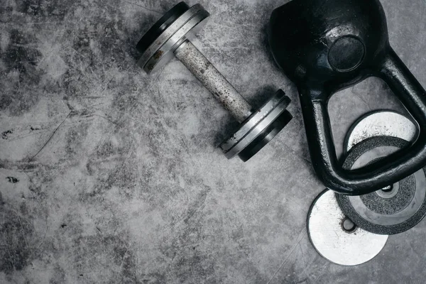 Fitness Veya Vücut Geliştirme Kavramı Arka Plan Eski Demir Dumbell — Stok fotoğraf