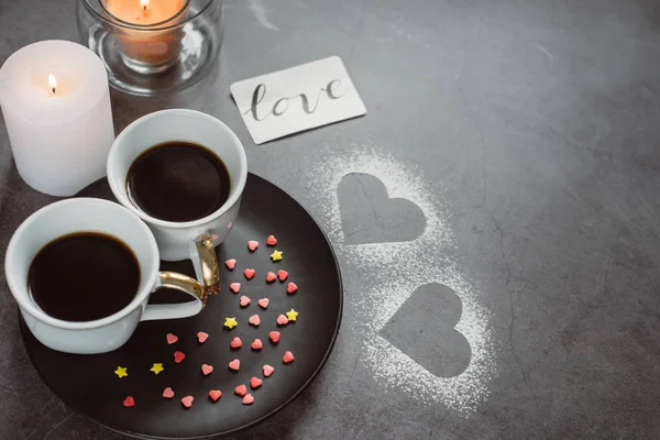 Ημέρα Του Αγίου Βαλεντίνου Δύο Φλυτζανιών Καφέ Κερί Και Καρδιά — Φωτογραφία Αρχείου