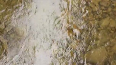 Ulusal parktaki doğal su, doğal alanı ya da rezervi korudu. Güzel ve güçlü dağ suyu akıntısı ya da nehir tepeden aşağı akıyor. Seyahat hedefi