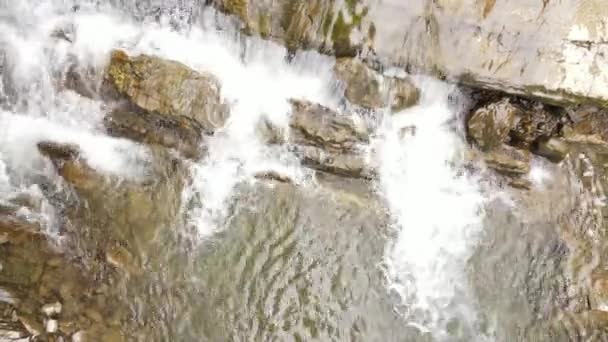 Estática Recta Hacia Abajo Tiro Corriente Agua Montaña Gran Alcance — Vídeos de Stock