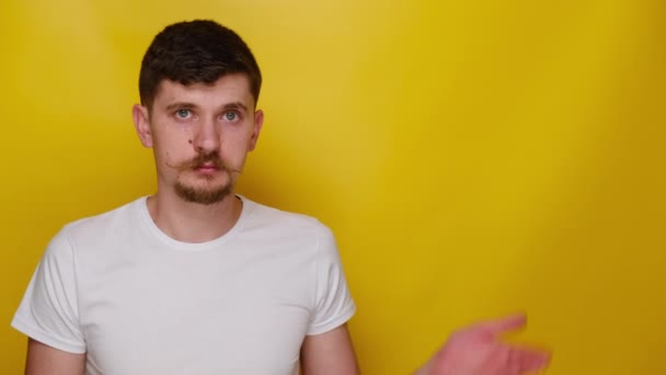 Shocked Young Man Holds Copy Space One Palm Showing Something — Stock Video