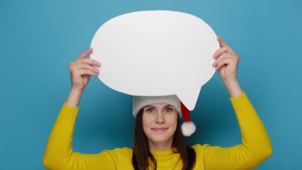 Cropped Portrait Cheerful Young Woman Holding Speech Bubble Dressed Cozy — Stock Video