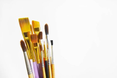 Beyaz arka plan ve boş alan resimdeki metni için kullanılan çeşitli arka plan fırçalar.