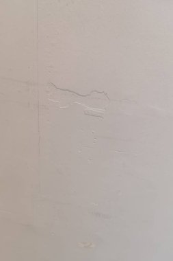 Duvarlar vardı çatlaklar üzerinden çökme tehlikesi anlamına gelebilir, orada birçok nedenleri su zemin veya metin için standart ve boş yer olmayan binalar .