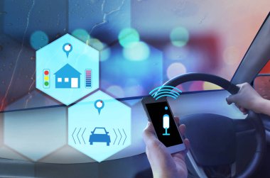 İç görünüm ve otomatik kendini akıllı telefon, elektrik akıllı araç teknolojisi ve metin için şu boş yer ile sürüş komutu.