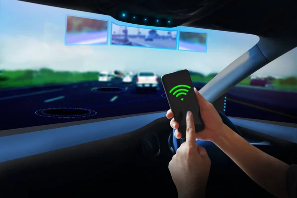 İç görünüm, göstermek perde ve otomatik kendini sürüş. Elektrik akıllı araç teknolojisi.