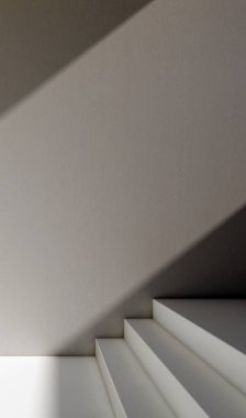 3D tasviri, büyük lüks, modern, parlak iç mekânlar sunuyor. Oturma odasındaki model bilgisayarlar dijital olarak oluşturuluyor.