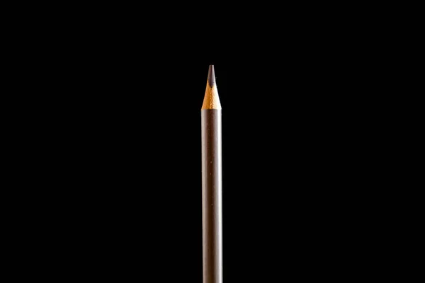 Hermoso lápiz negro, de color sobre fondo negro. Pronto a la escuela. Volver a la escuela —  Fotos de Stock