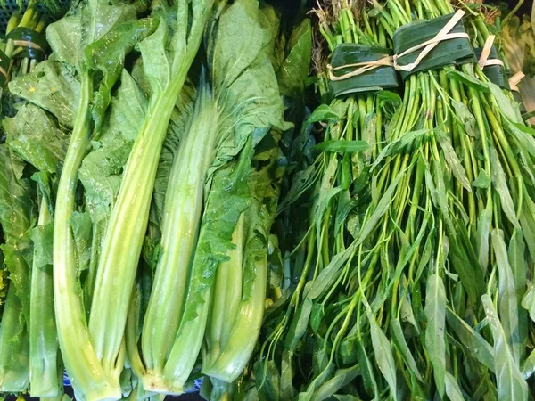 Yeşil yapraklı sebze iyi sağlık için.