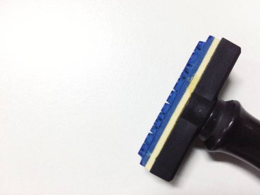 Ofis Beyaz arka plan için damgalama pompası.