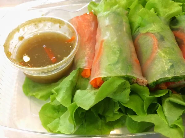 Salatbrötchen Mit Meeresfrüchtesoße Für Gesunde Ernährung Durch Pflanzliche Thunfischkrebse Sauberes — Stockfoto