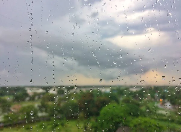 Gotas Agua Sobre Vidrio Después Lluvia Con Vista Campo —  Fotos de Stock