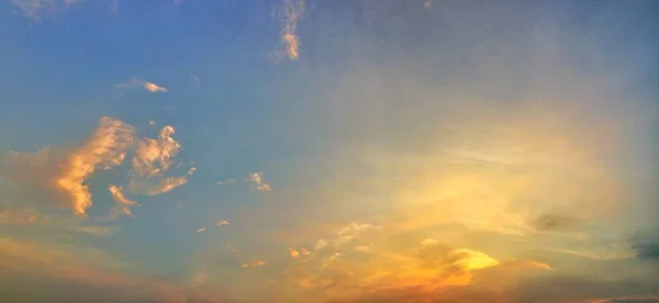 Günbatımı gökyüzü bulutlar doğa arka plan ile