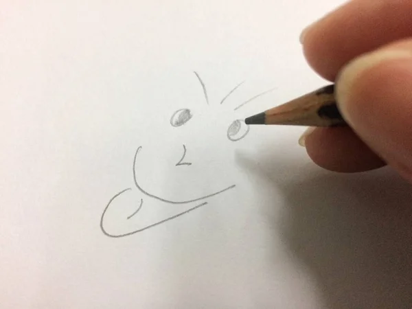 Manos Dibujo Cara Cara Una Sonrisa Papel Blanco — Foto de Stock