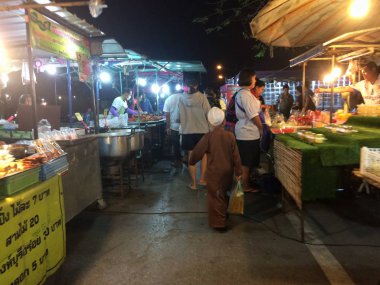 Ayutthaya, Tayland-Kasım 28, 2018: Sokak gıda Pazar geceleri, Tay gıda tarzı.