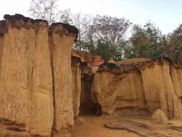 Phae Mueang Phi Büyük Kanyon Parkı, Tayland 'da Phrae erozyon jeolojisi tarafından yapılan doğal heykel
