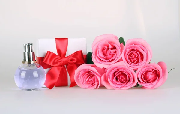 Mooie Roze Roos Isoleren Witte Achtergrond — Stockfoto