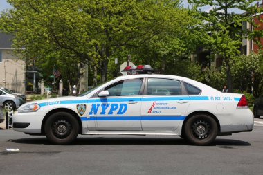 Brooklyn, New York - 20 Mayıs 2018: Nypd Brooklyn'de Sheepshead Bay Bay Fest sokak festivali sırasında güvenlik sağlar