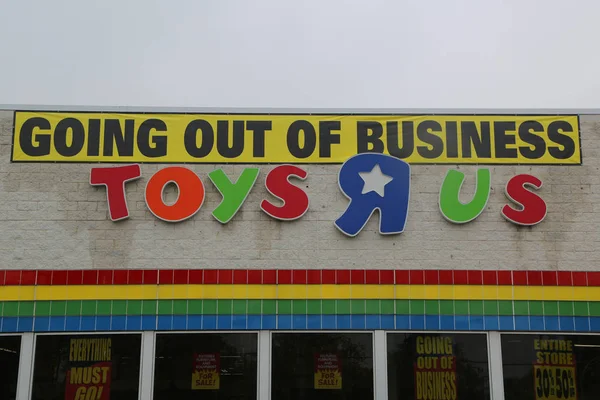Brooklyn New York May 2018 Going Out Business Sign Toys — Stock Photo, Image