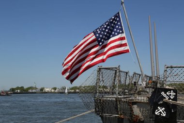 New York - 24 Mayıs 2018: Uss Mitscher filo hafta 2018 yılında New York sırasında Brooklyn Cruise Terminal içinde yuvalanmış bizi deniz kuvvetleri Arleigh Burke sınıfı muhrip. 