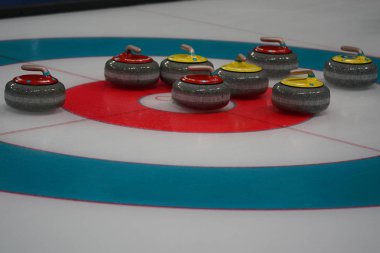 Tarihleri, Güney Kore - 10 Şubat 2018: Nin Gangneung Curling Merkezi karışık sırasında içinde yuvarlak Robin oturum 2018 Kış Olimpiyatları'nda iki katına