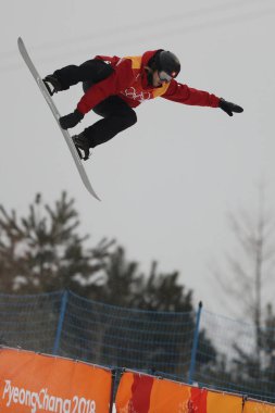 Pyeongchang, Güney Kore - 14 Şubat 2018: Patrick Burgener İsviçre'nin erkekler snowboard halfpipe son 2018 Kış Olimpiyatları'nda Phoeinix kar Park içinde rekabet